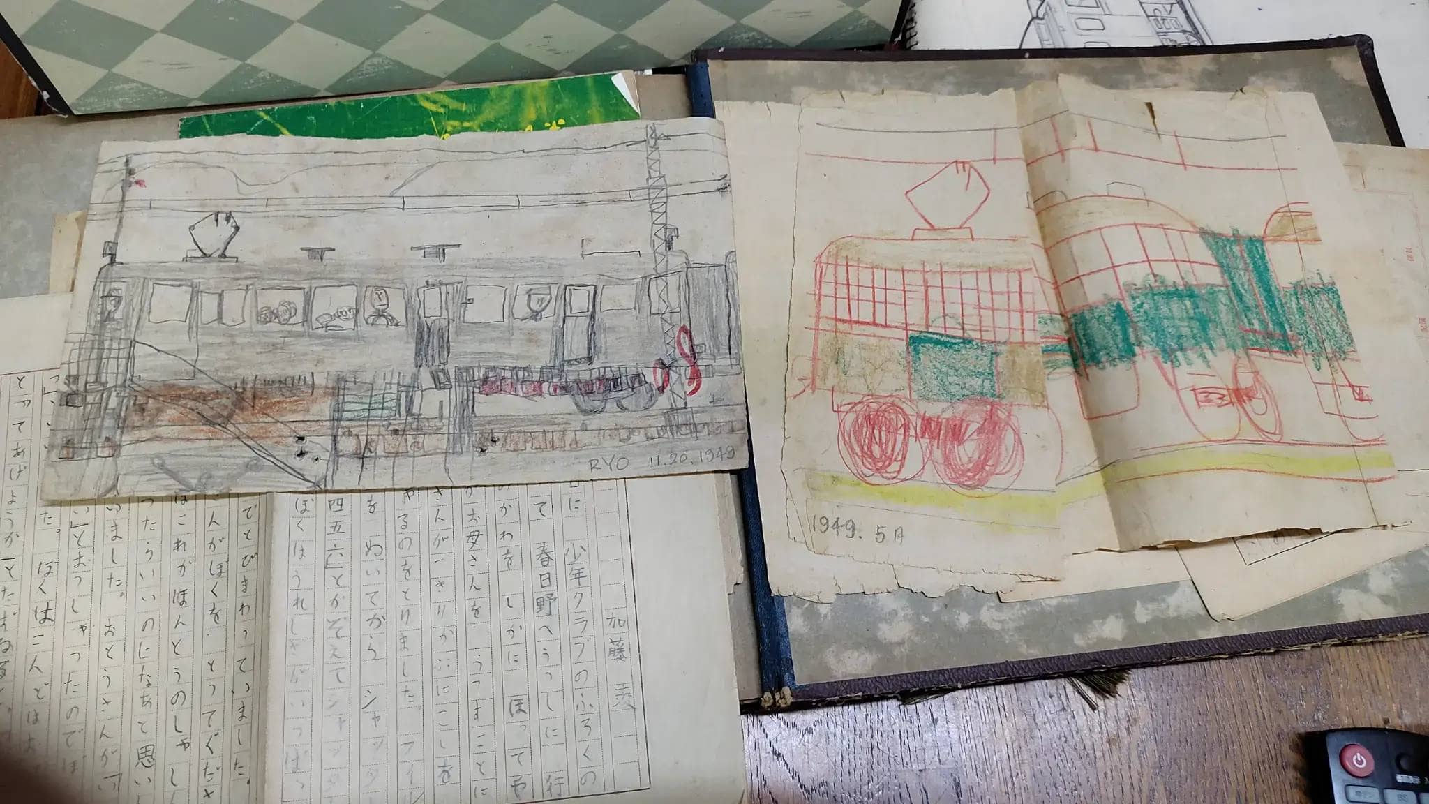 1949年5月と11月に描かれた5歳の加藤少年の列車の絵